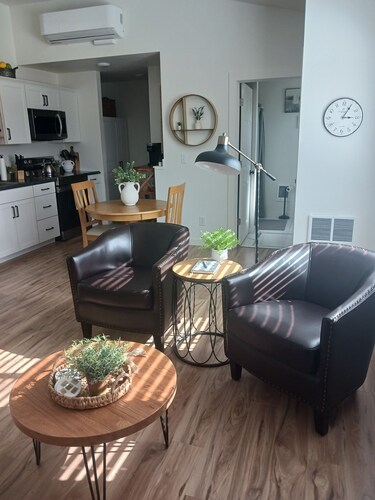 Longhorn Studio- 15 min from Glacier NP-Whitefish Mtn, and Flathead Lake!