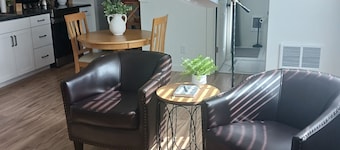 Longhorn Studio- 15 min from Glacier NP-Whitefish Mtn, and Flathead Lake!