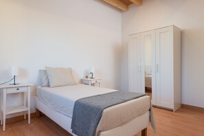 5 habitaciones, tabla de planchar con plancha y wifi gratis
