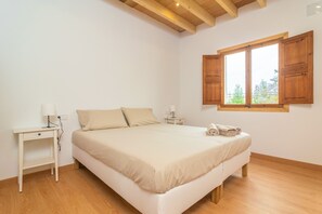 5 Schlafzimmer, Bügeleisen/Bügelbrett, kostenloses WLAN, Bettwäsche