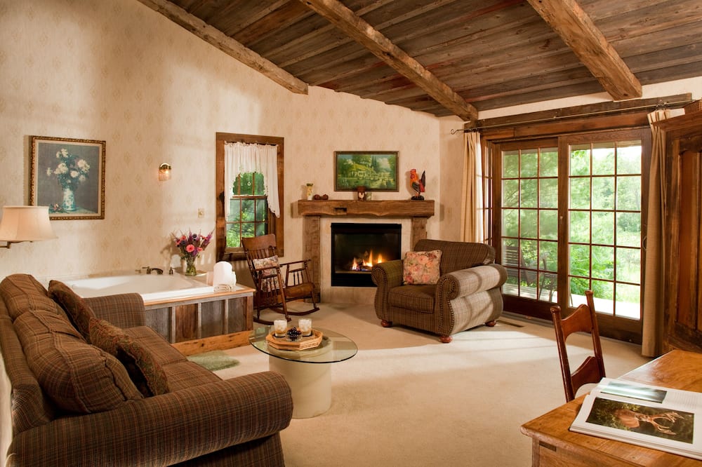 Chanticleer Cabins