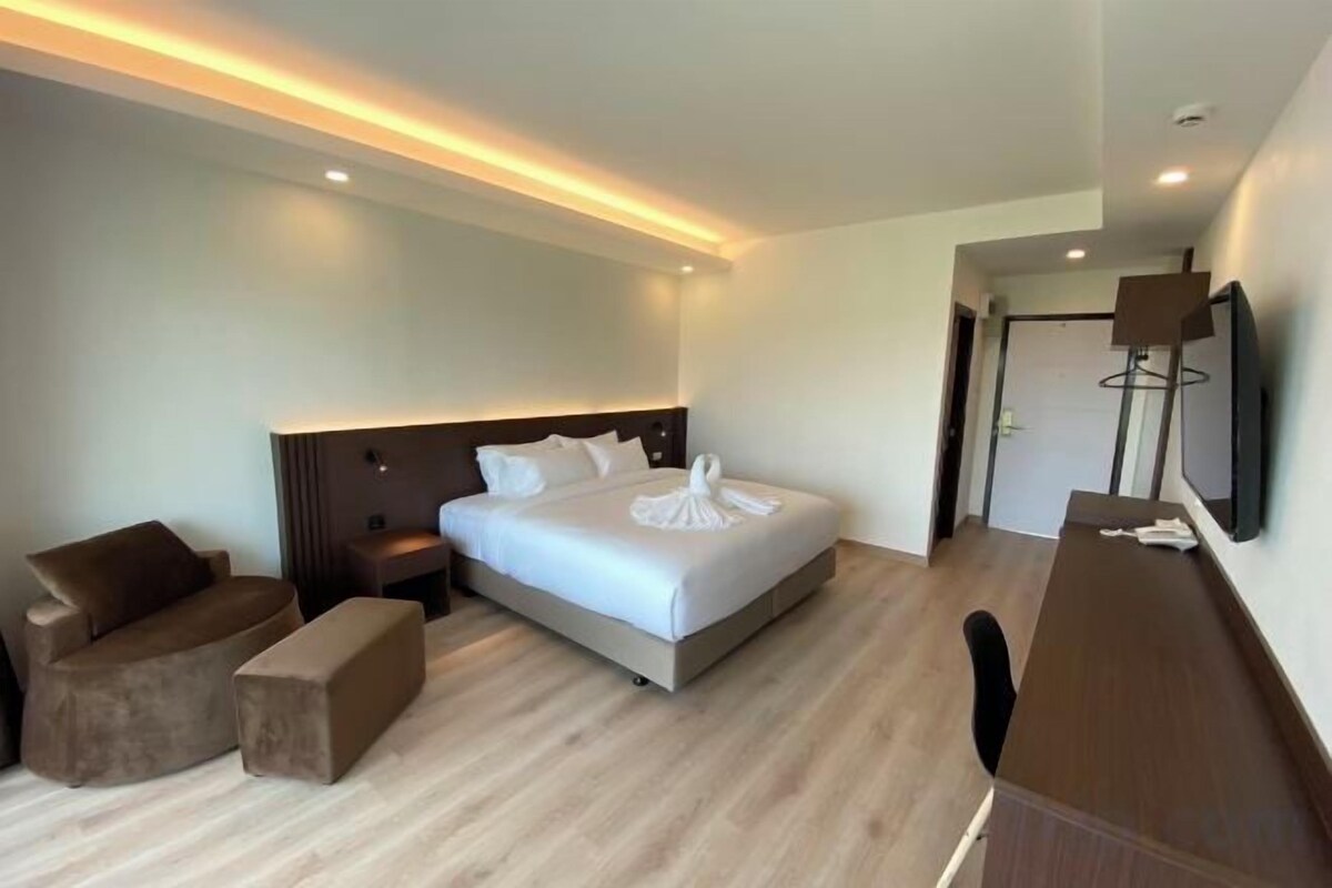 In-room safe, desk, laptop workspace, blackout drapes