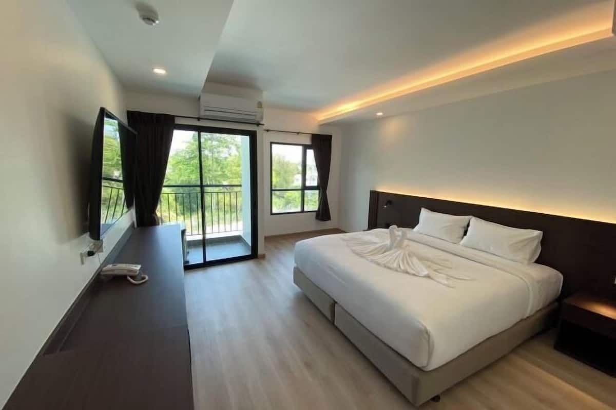 1 habitación, caja de seguridad en la habitación y escritorio