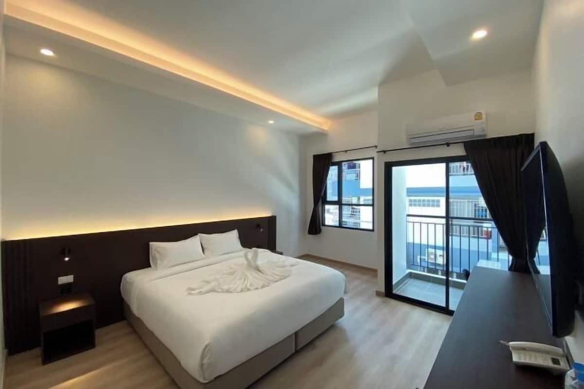1 habitación, caja de seguridad en la habitación y escritorio
