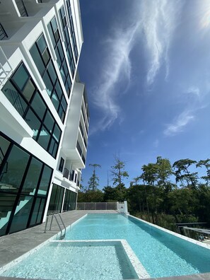 室外游泳池