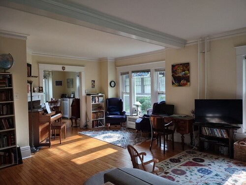 1910 Family Home near Lake Winnebago, available for EAA