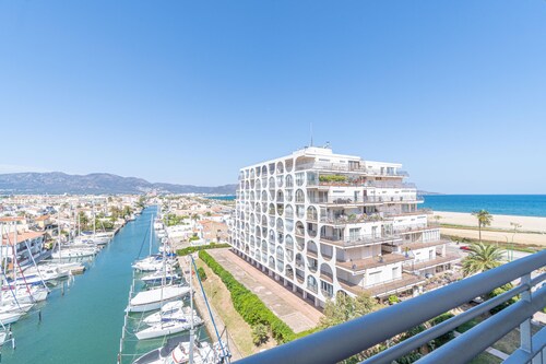 Pleasant duplex with sea view