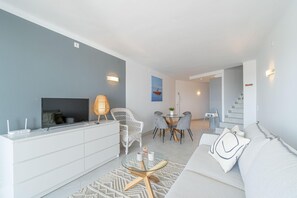 TV - Pleasant duplex with sea view (Empuriabrava)