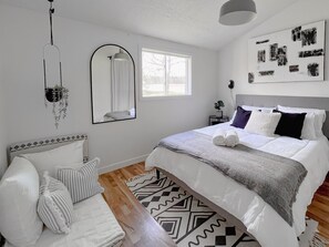 3 sovrum, skrivbord, strykjärn/strykbräda och gratis wi-fi