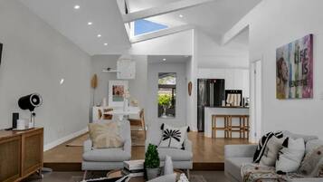 Smart TV, books, stereo