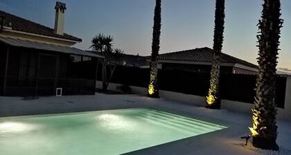 Villa - Sleeps 4 - Pool - Patio - Parking