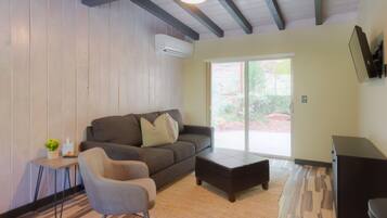 Cabin, 1 Bedroom | Living area