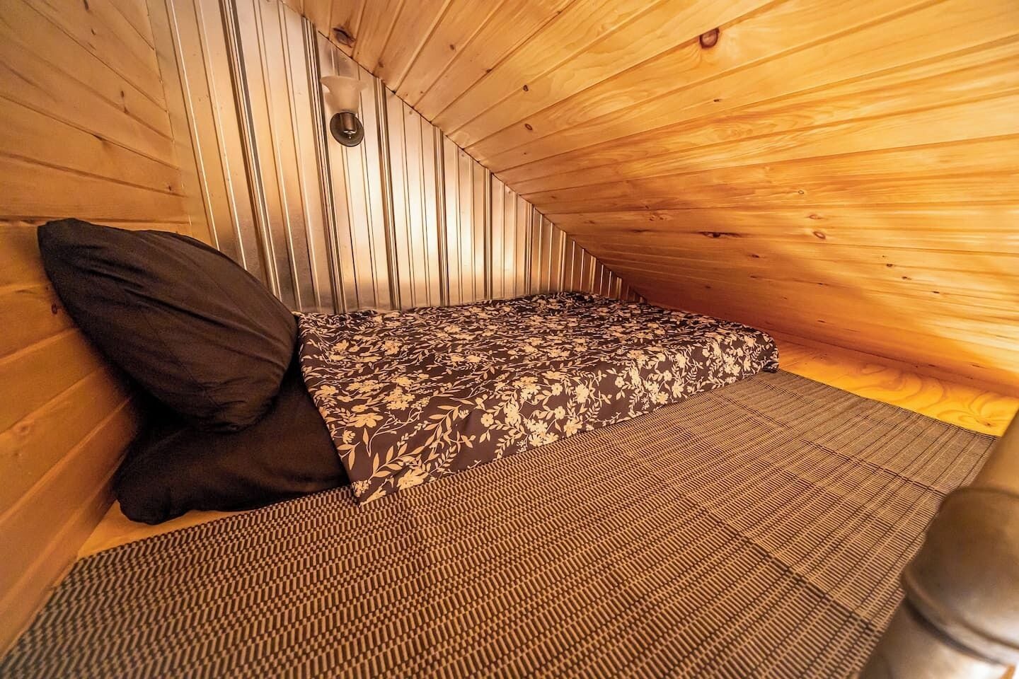 2 bedrooms, bed sheets