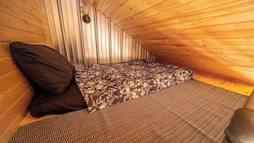 2 bedrooms, bed sheets