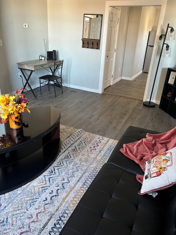 Living area - Modern Comforts: Discover the Best of Oswego from Our Stylish Retreat! (Oswego)