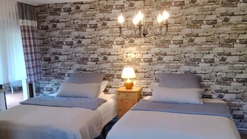 1 dormitori, planxa i posts de planxar, wifi gratuïta i roba de llit