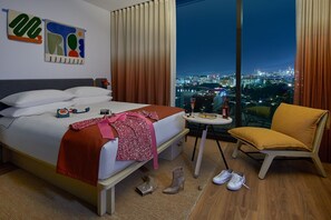 Moxy King Sleeper, 1 King, High Floor | City view