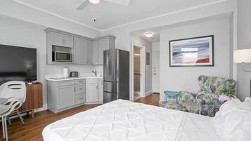 Iron/ironing board, free WiFi, bed sheets