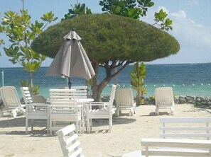 Outdoor dining - Contemporary Paradise near Ocho Rios (Priory)