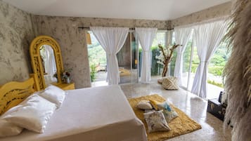 Didekorasi berbeda-beda dan seprai linen