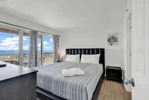 4 bedrooms, premium bedding, desk, iron/ironing board