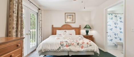 3 makuuhuonetta, silitysrauta/-lauta, ilmainen Wi-Fi, vuodevaatteet