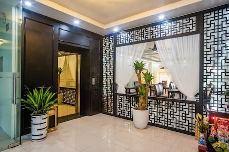 Lift. Royal Hotel Bac Ninh