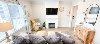 Cozy clean apartment in the heart of Leonardtown!