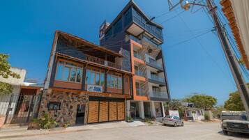 Vista frontal de la propiedad