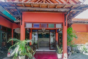 Front of property - SPOT ON 90272 Istana Griya 1 Hotel (Surakarta)
