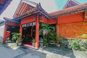 Front of property - SPOT ON 90272 Istana Griya 1 Hotel (Surakarta)