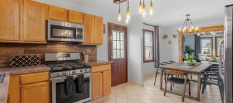 Renovated 6BR/2BA AC home + Game Room