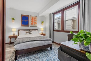 6 Schlafzimmer, Schreibtisch, Bügeleisen/Bügelbrett, WLAN