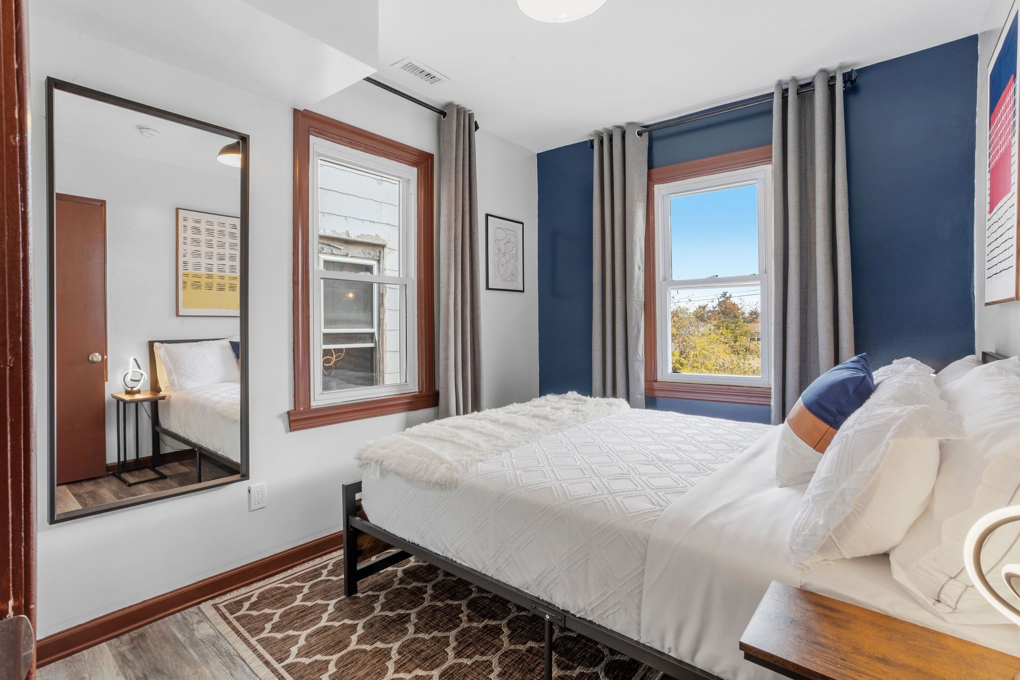 6 Schlafzimmer, Schreibtisch, Bügeleisen/Bügelbrett, WLAN