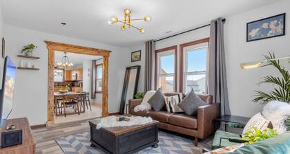 Renovated 6BR/2BA AC home + Game Room