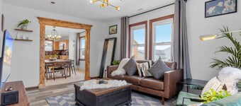 Renovated 6BR/2BA AC home + Game Room