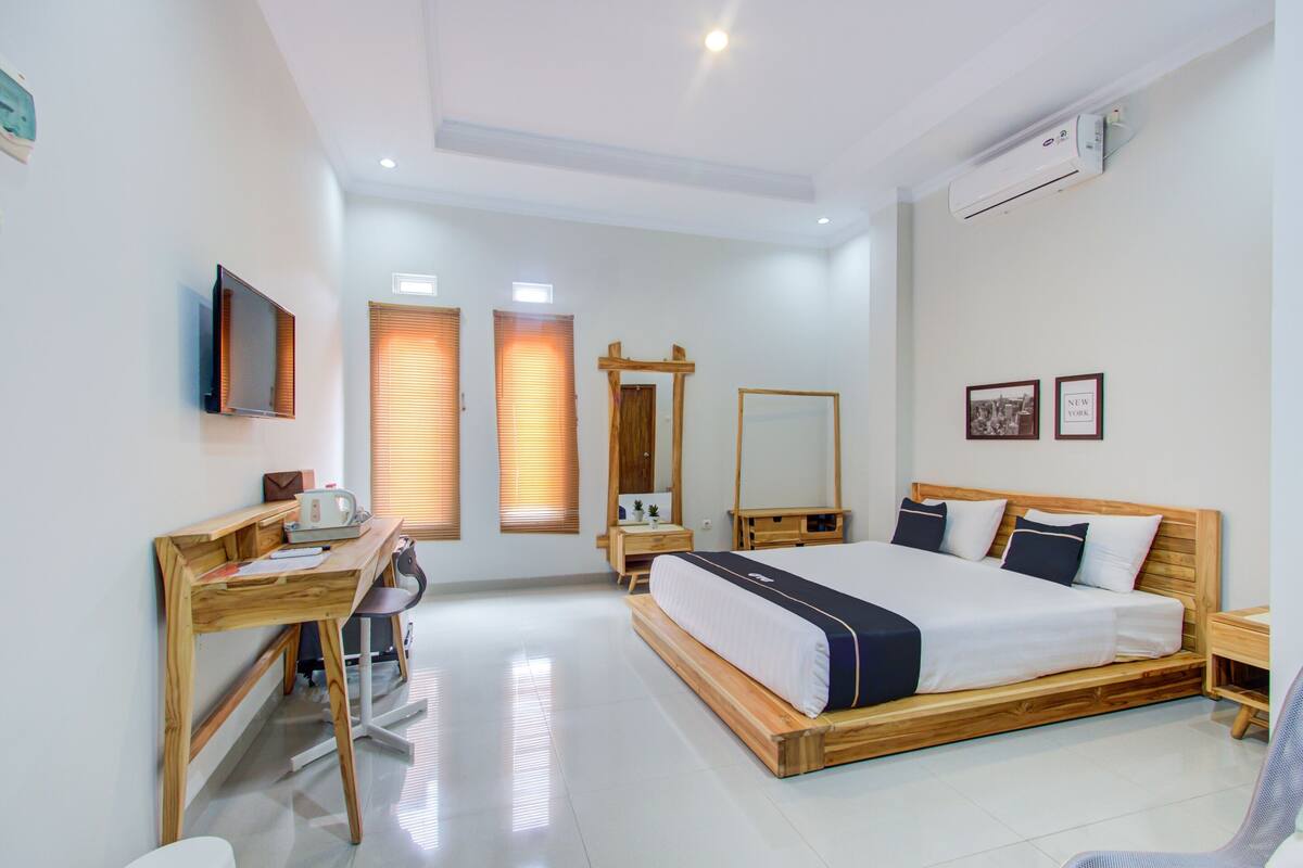Suite | 1 bedroom, desk, laptop workspace, free WiFi