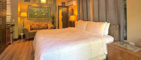 1 habitación, escritorio, tabla de planchar con plancha y wifi