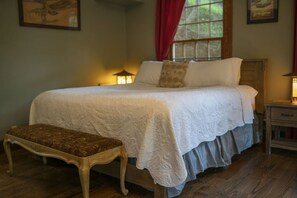 1 bedroom, iron/ironing board, WiFi, bed sheets - 66 Center - Carriage House (Eureka Springs)
