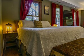 1 bedroom, iron/ironing board, WiFi, bed sheets - 66 Center - Carriage House (Eureka Springs)