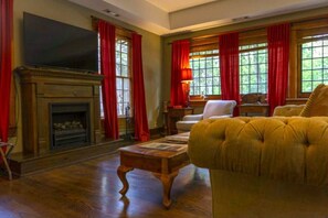 TV - 66 Center - Carriage House (Eureka Springs)