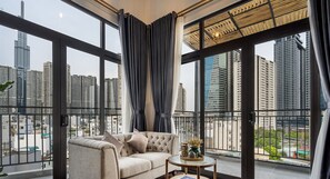 Signature Room, 1 Queen Bed, Balcony, City View | Living area - Kunkin Garden Aparthotel (Ho Chi Minh City)