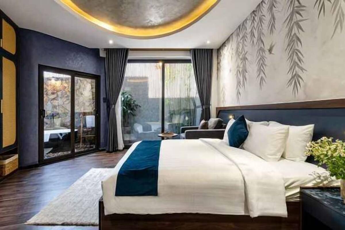 Premium bedding, memory foam beds, minibar, individually decorated