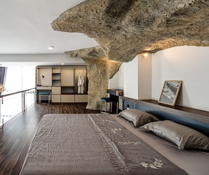 Premium bedding, memory-foam beds, minibar, individually decorated - Kunkin Garden Aparthotel (Ho Chi Minh City)