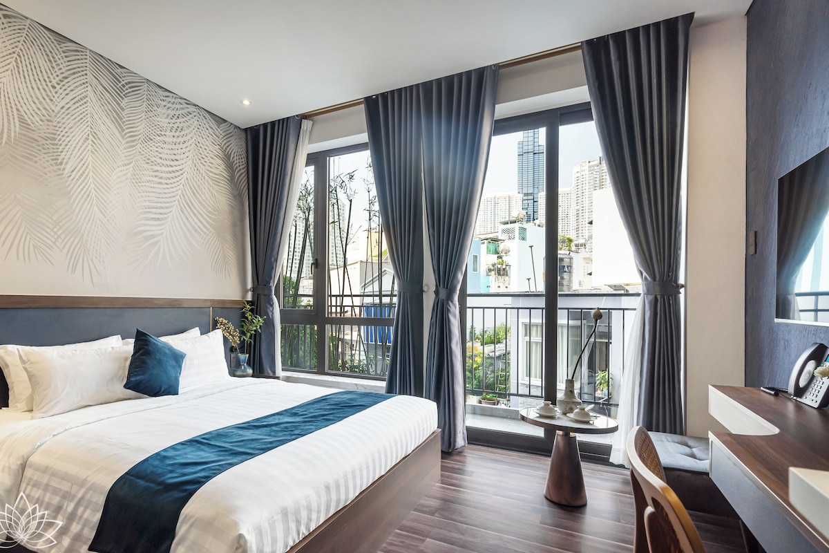 Quarto grand, 1 cama Queen, vista para a cidade | Roupas de cama premium