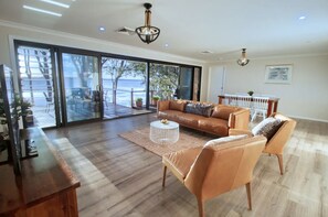Living area - Fabulous Waterfront House With Direct Lake Access (Wyongah)