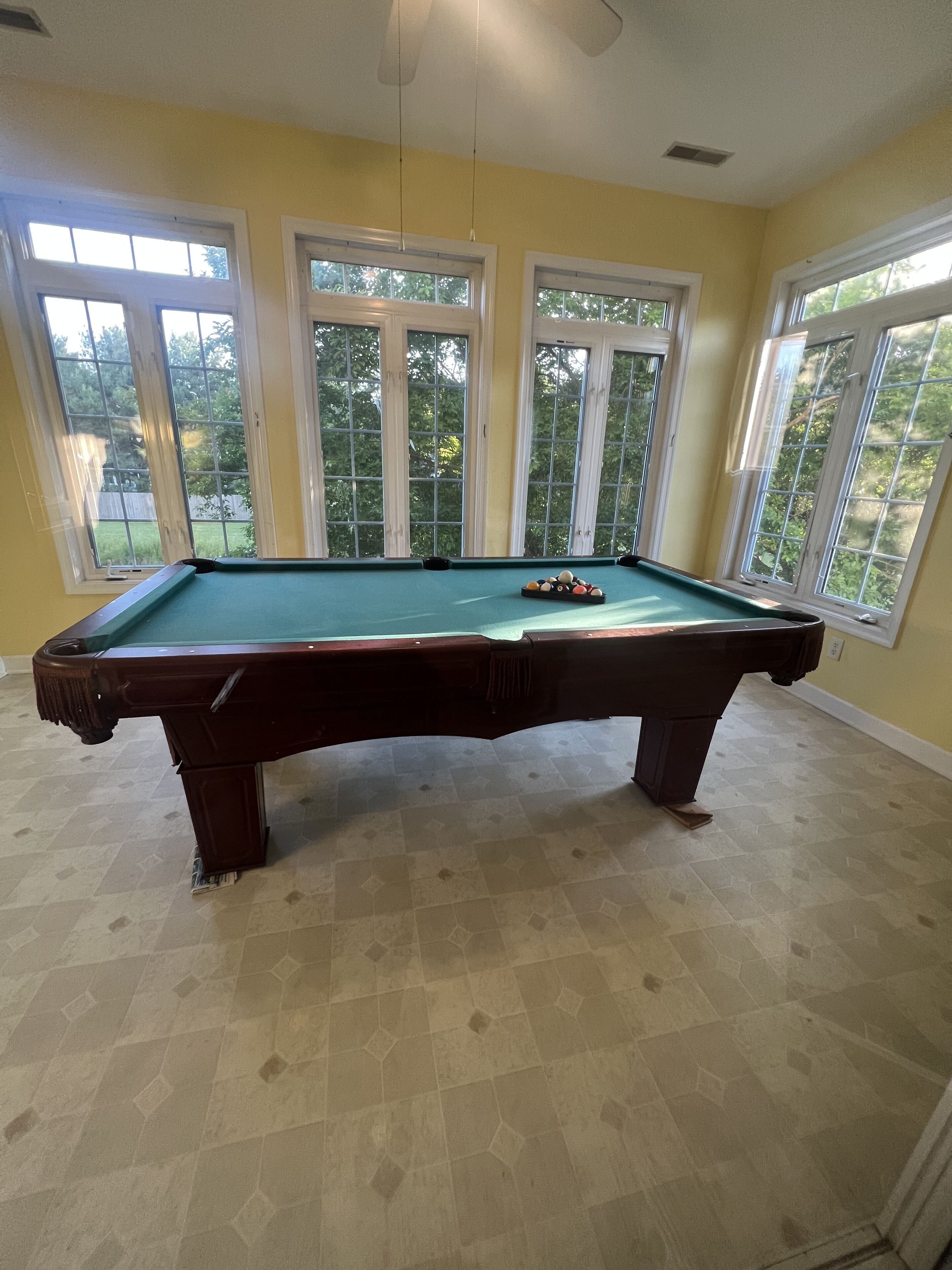 New listing- Pool table, Jacuzzi Tub, condo near the beach & outlets! 