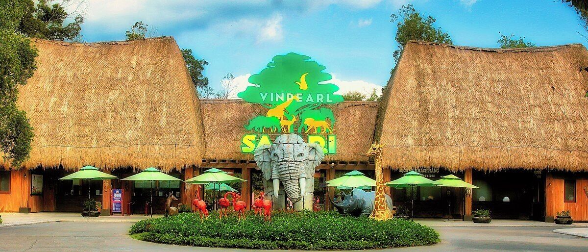 A building with a thatched roof, a large elephant sculpture, and the name 'VINDEARL Safari'.