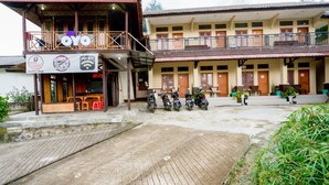 A building with a coffee shop and a sign for free Wi-Fi. There are motorcycles parked in front.