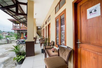 Super OYO 2961 Artana Bed & Breakfast